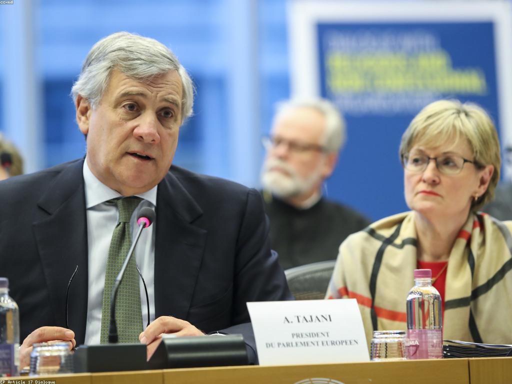 អត្ថបទពិសេស: ការពិចារណានៅក្នុងពិភពអ៊ីនធឺណែត